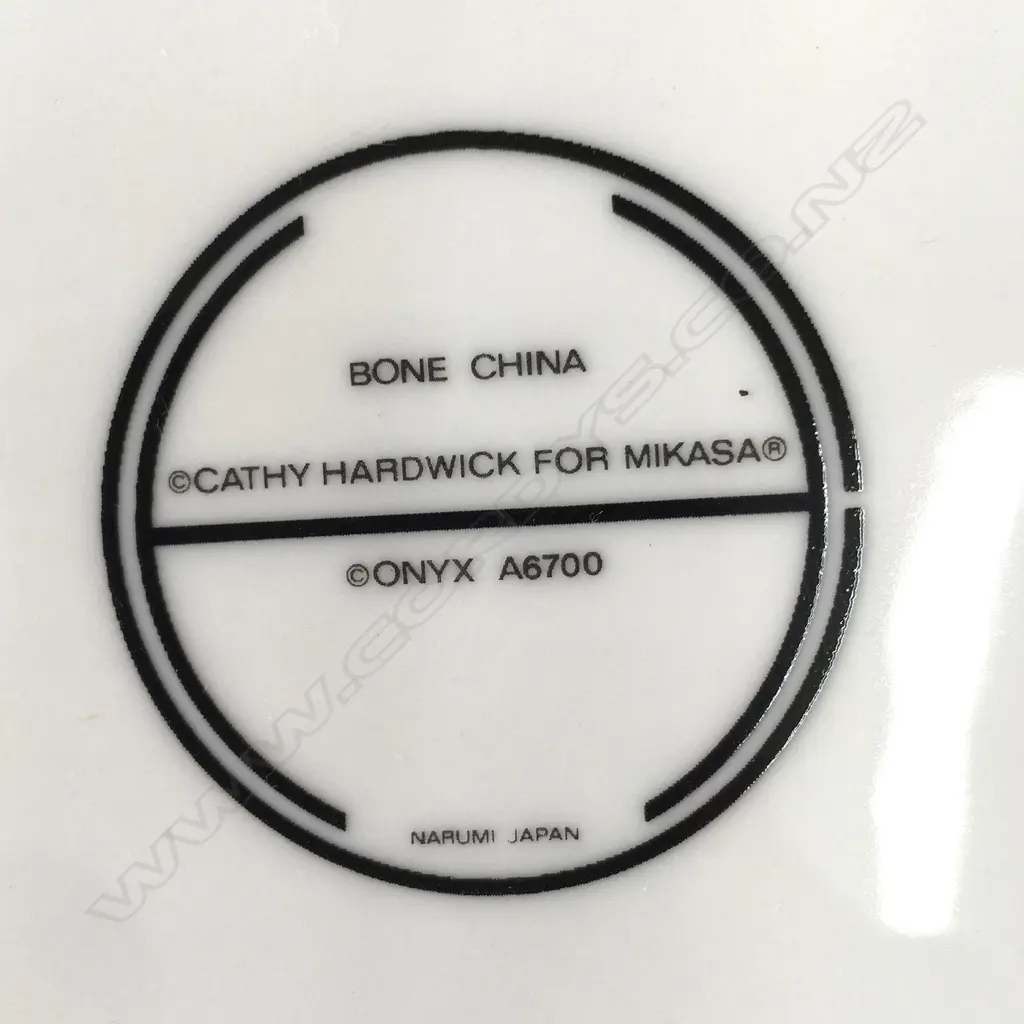 36 PIECE VINTAGE BONE CHINA 'CATHY HARDWICK FOR MIKASA' ONYX DINNER SERVICE Image 1++