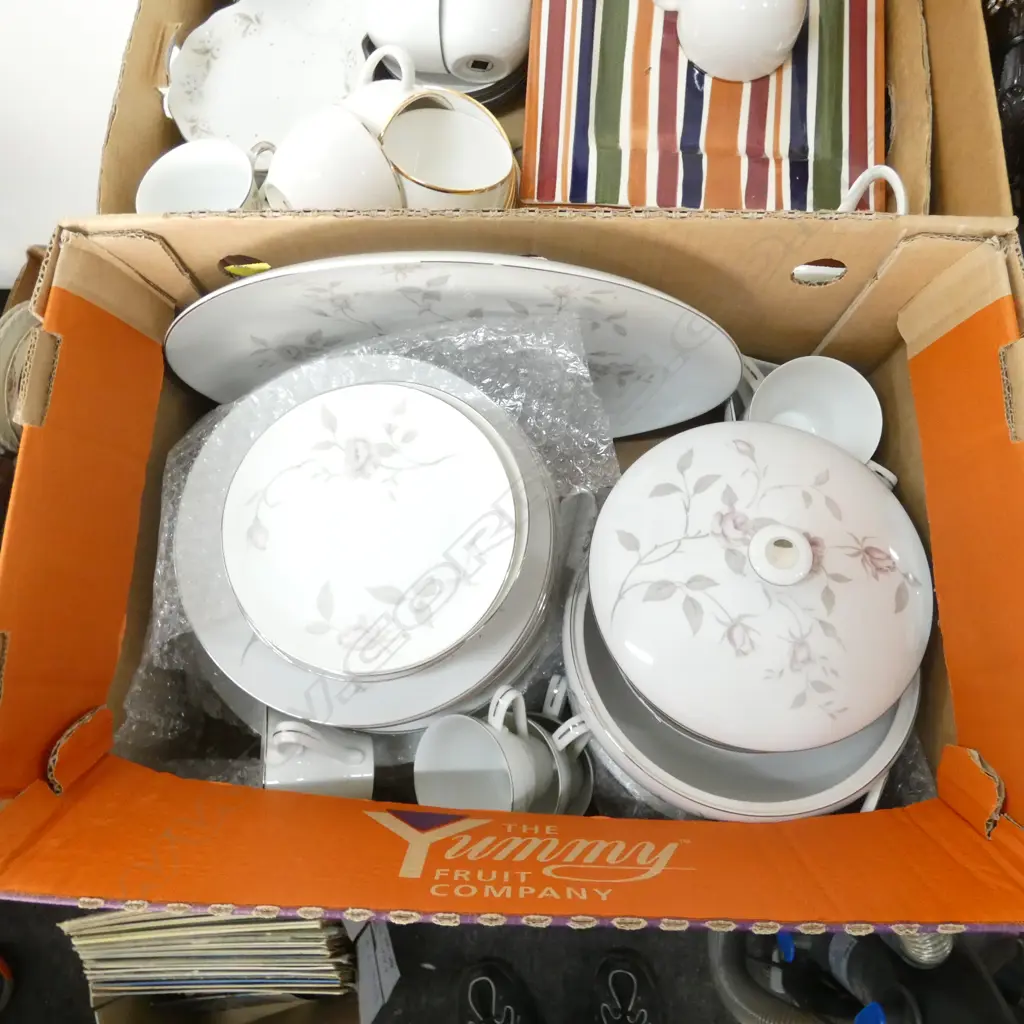 BOX LOT LGE NARUMI 'GLENORA' DINNER SERVICE  Image 1++