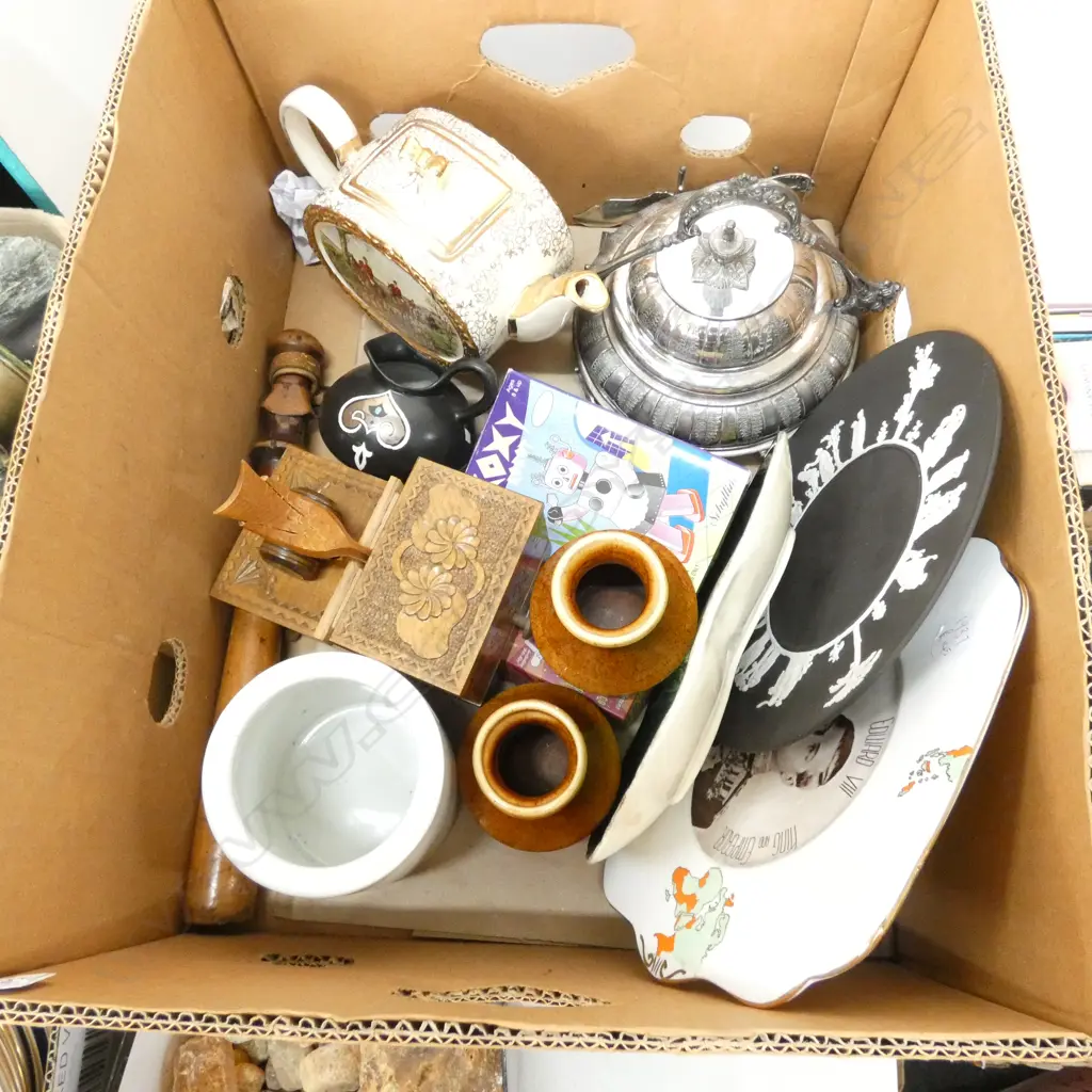 BOX LOT WEDGWOOD, TEAPOT, VINTAGE ROBOTS ETC Image 1++