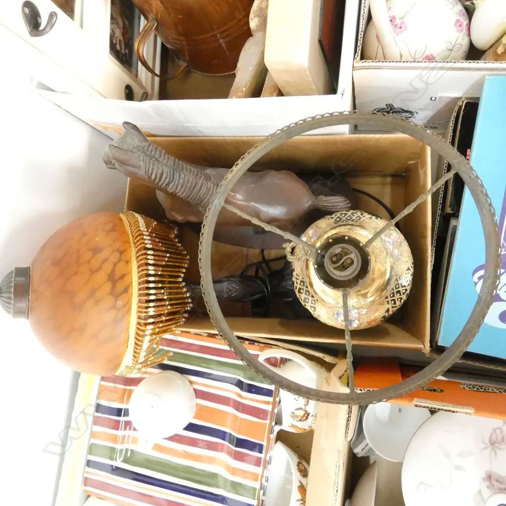BOX LOT LAMPS, HORSE Image 1++