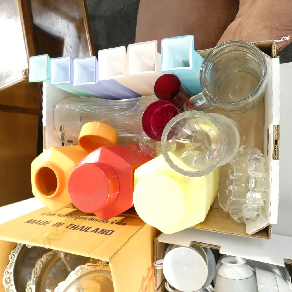 BOX LOT ASST. GLASSWARE Image 1++