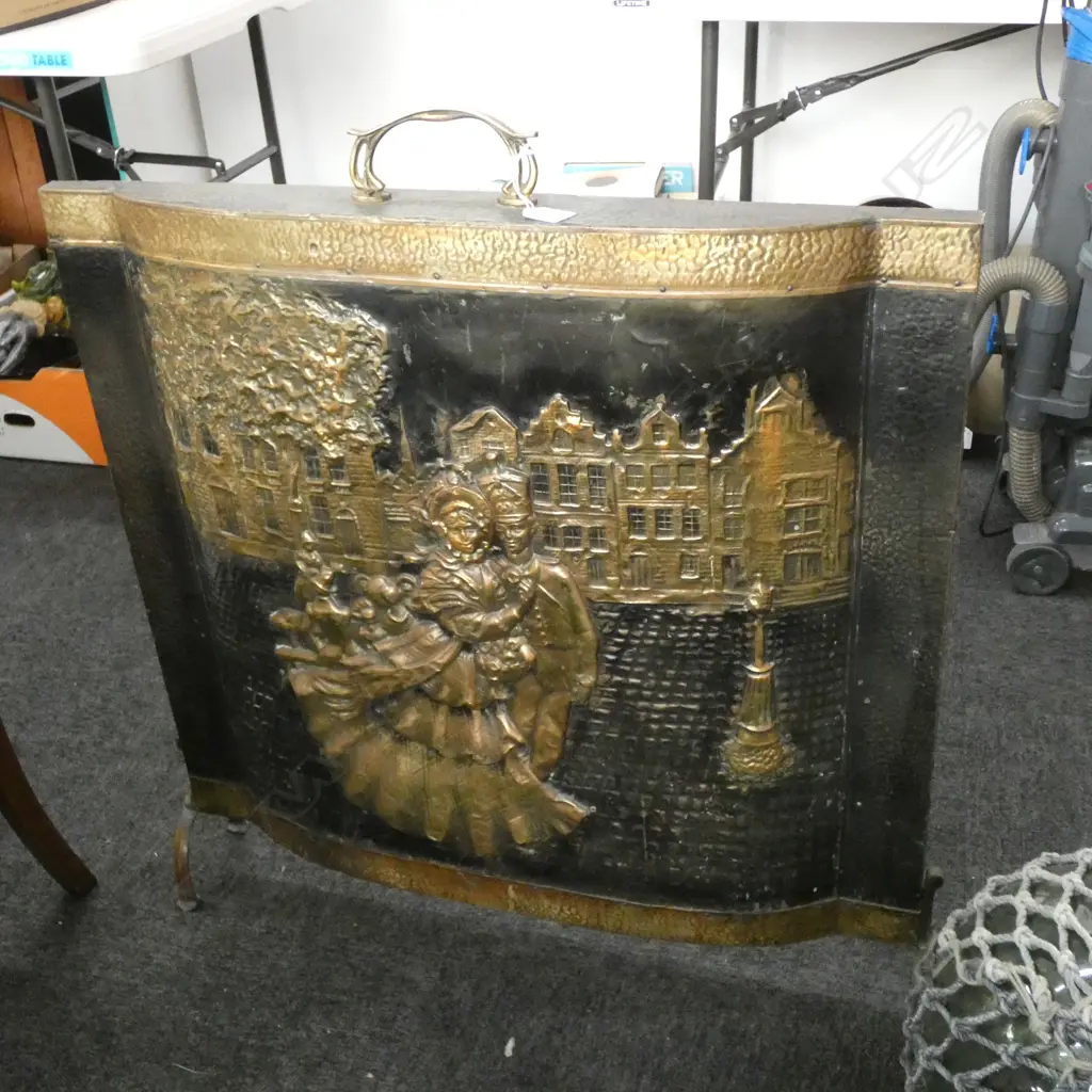 BEATEN BRASS FIRE SCREEN H 580 MM Image 1++