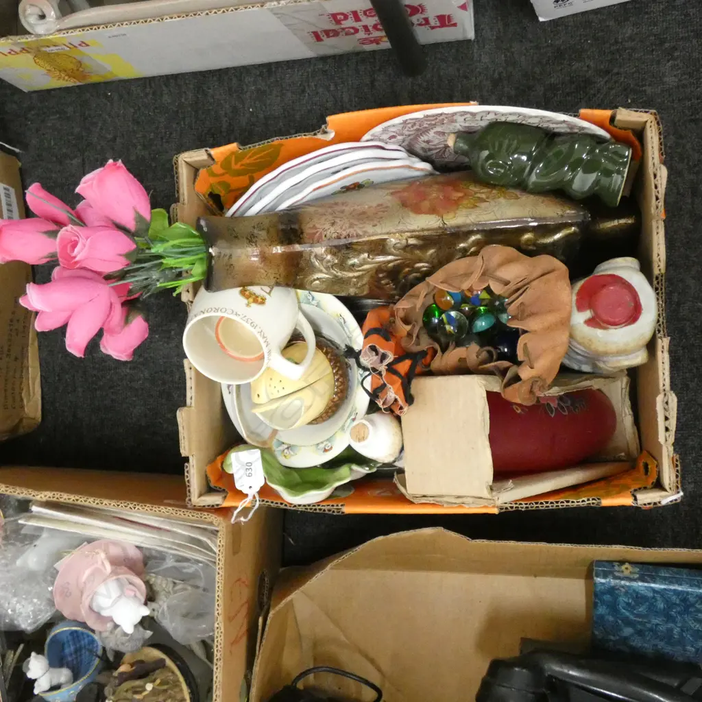 BOX LOT MARBLES, CERAMICS ETC Image 1++