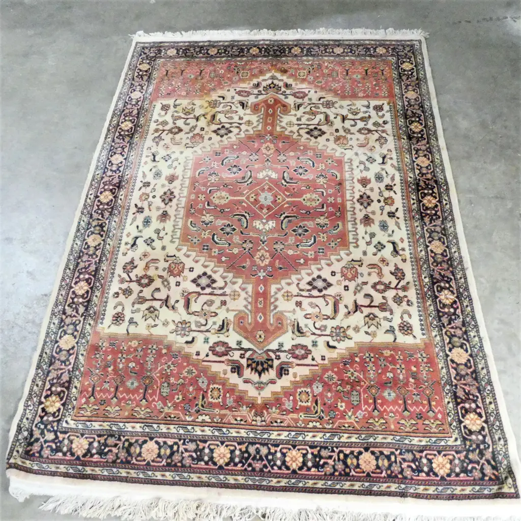 MACHINE KNOTTED PERSIAN STYLE RUG 2.3 x 1.6m some marks Image 1++