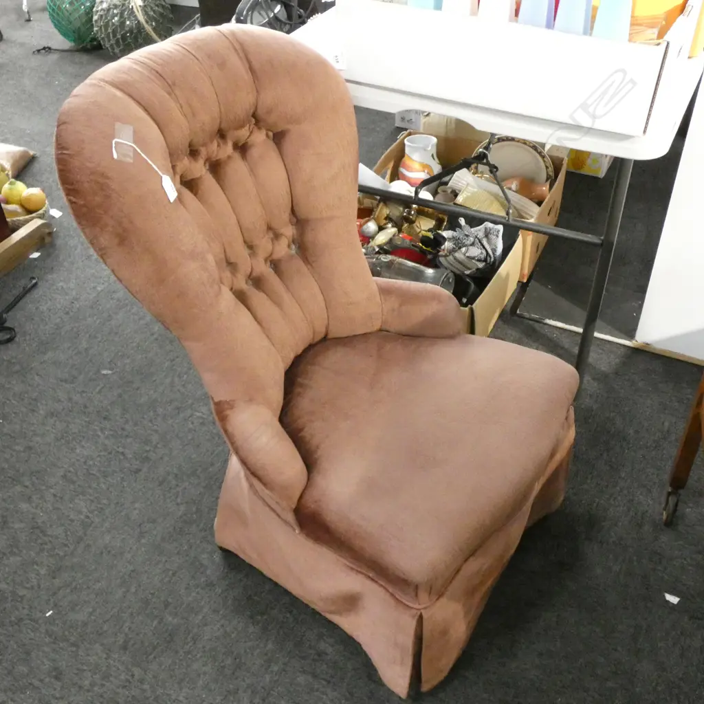BROWN VELVET GRANDMOTHER CHAIR  Image 1++