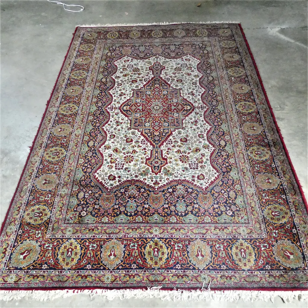 LGE MACHINE MADE PERSIAN STYLE CARPET 3 X 2m Image 1++