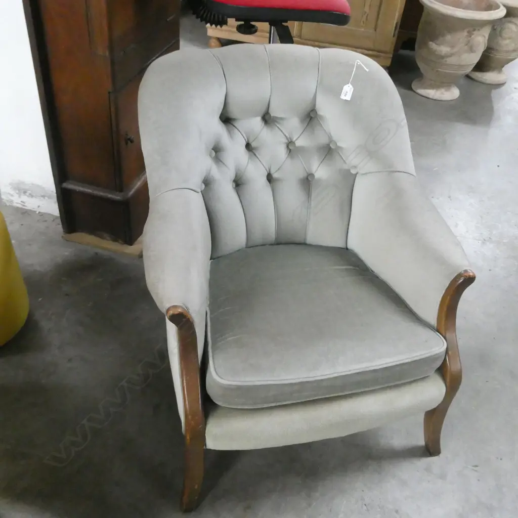 GREY VELVET UPHOLSTERED RETRO ARMCHAIR  Image 1++
