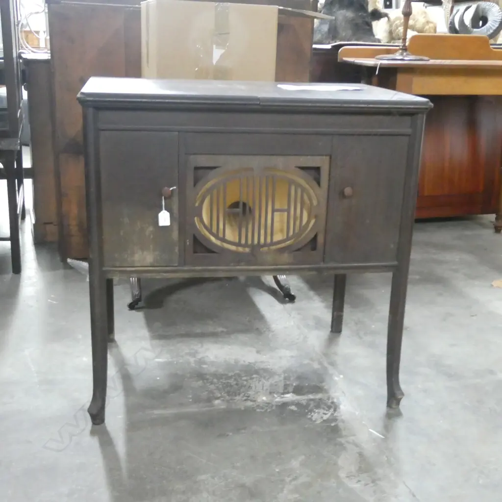 RECORD PLAYER CABINET H. 825MM + RECORDS Image 1++