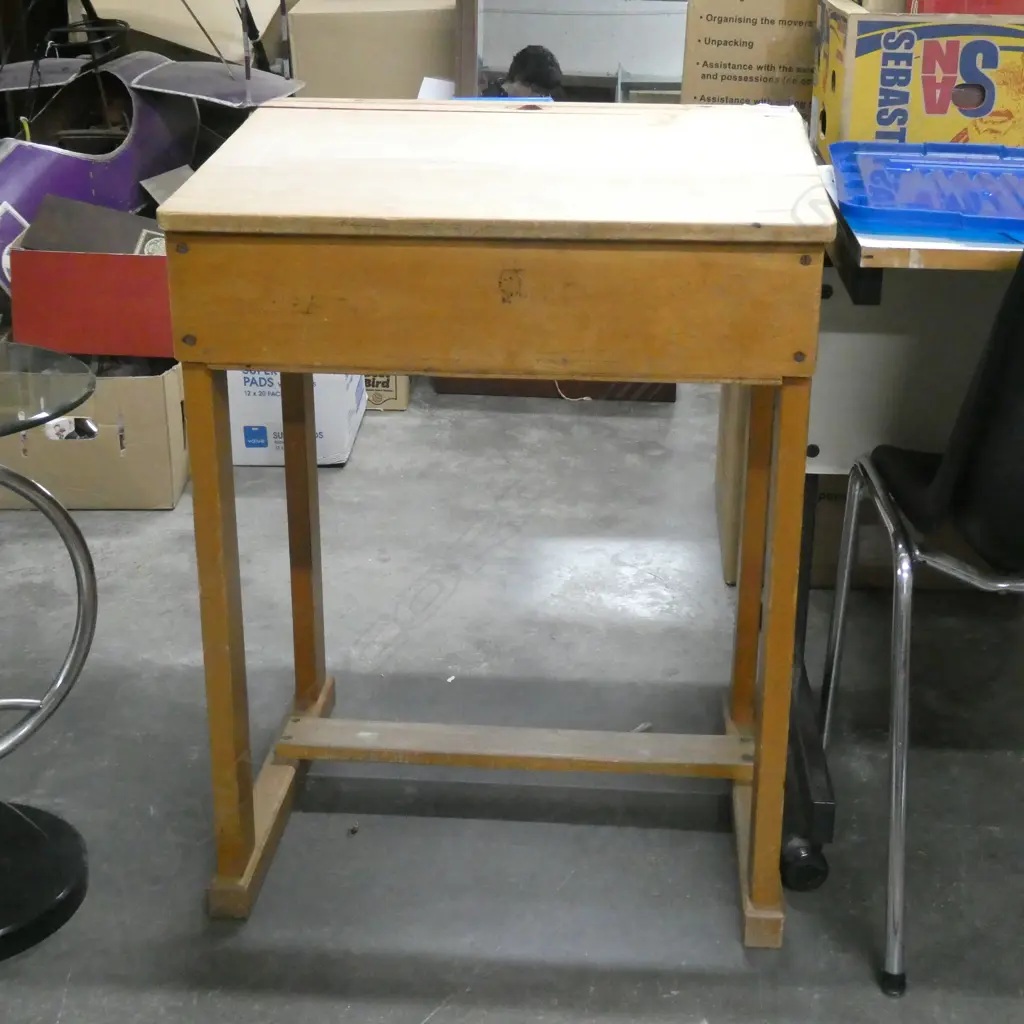 VINTAGE SCHOOL DESK Image 1++
