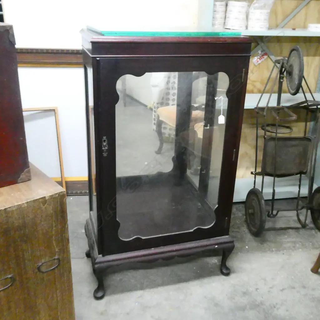 MAHOGANY CHINA CABINET,HANDLE BROKEN H 1170 MM Image 1++