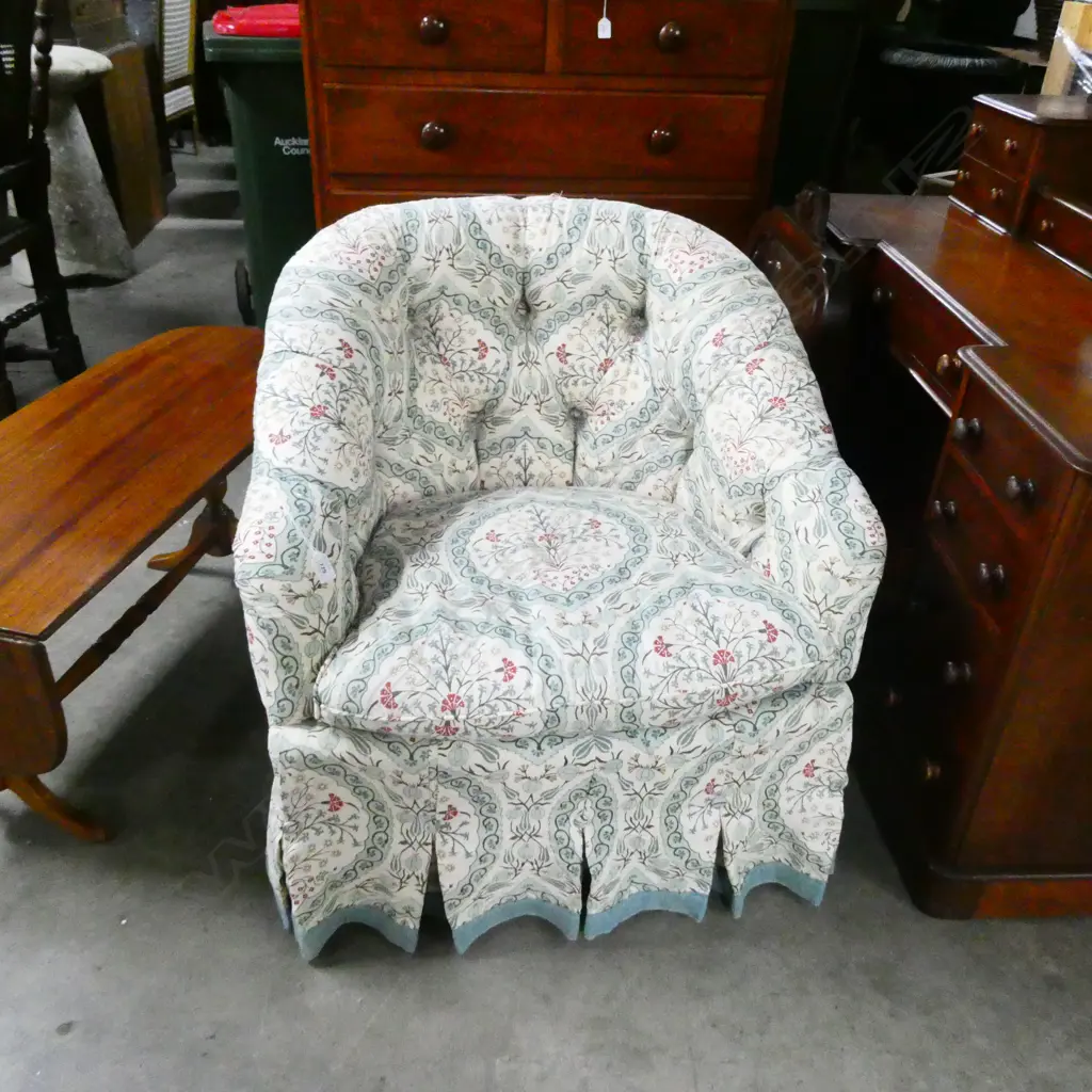 AMERICAN UPHOLSTERED BUTTONBACK CLUB CHAIR Image 1++
