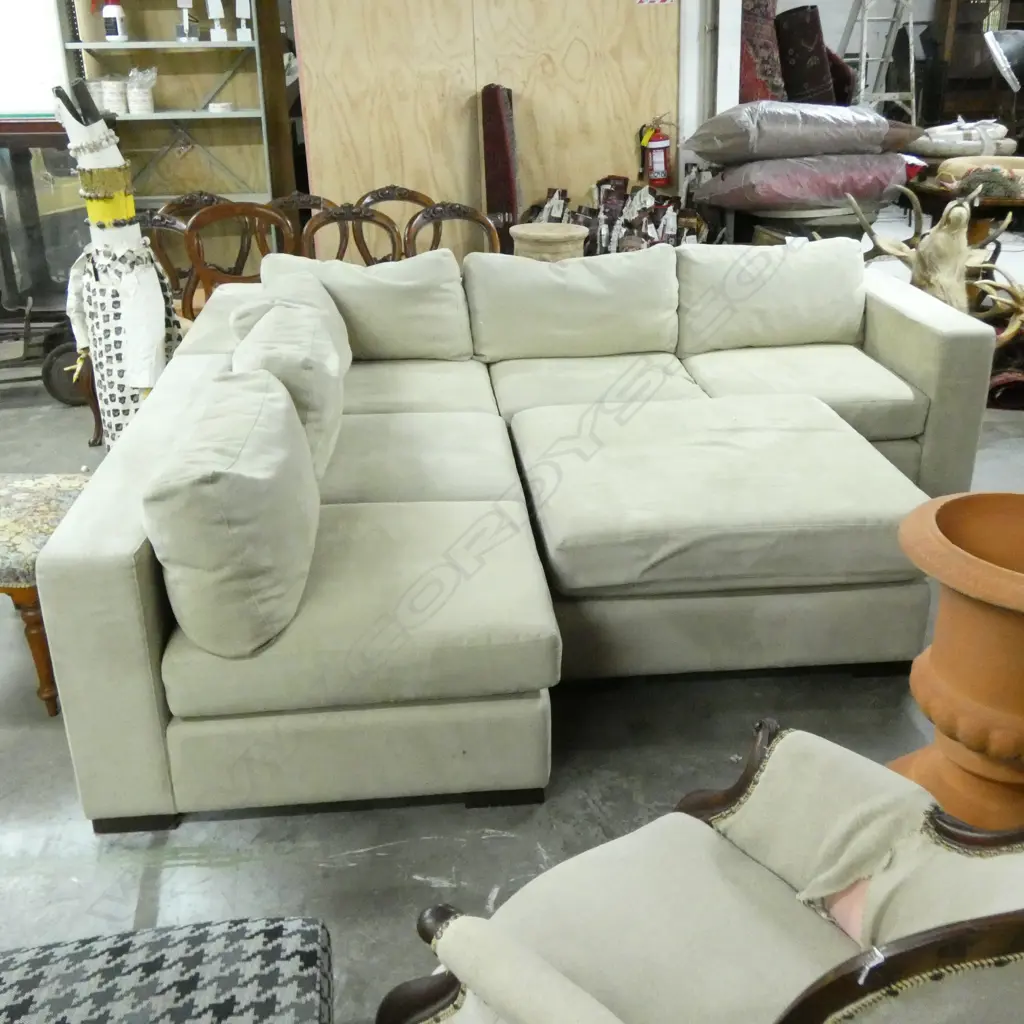 DESIGNERS COLLECTION SECTIONAL SOFA Image 1++
