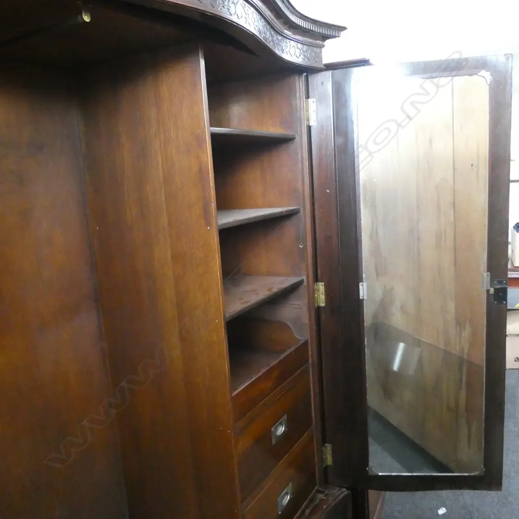BOW FRONT EDWARDIAN SHERATON REVIVAL MAHOGANY WARDROBE Image 1++