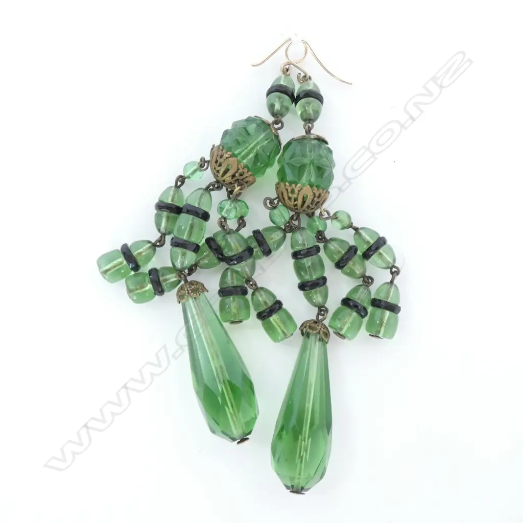 PAIR OF GREEN BEAD CHANDELIER EARRINGS Image 1++