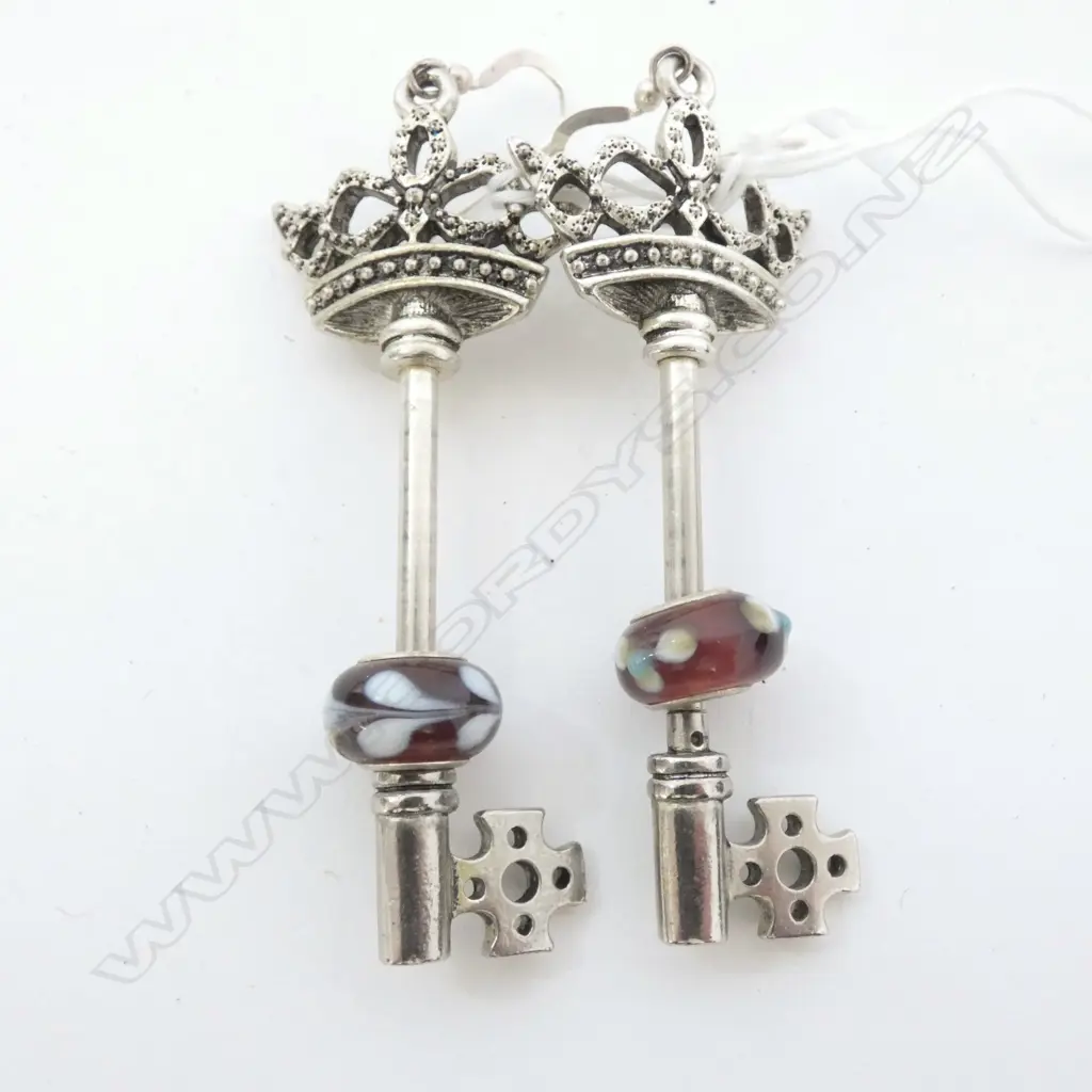 PAIR SILVER PLATE AND BEAD EARRINGS (CROWN UNSCREWS TO CHANGE BEADS) Image 1++
