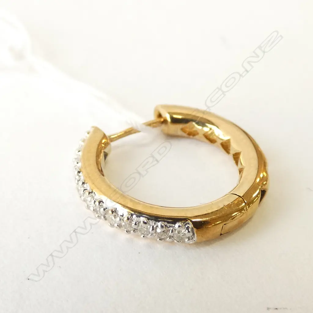 SINGLE 9CT GOLD DIAMOND HOOP EARRING Image 1++