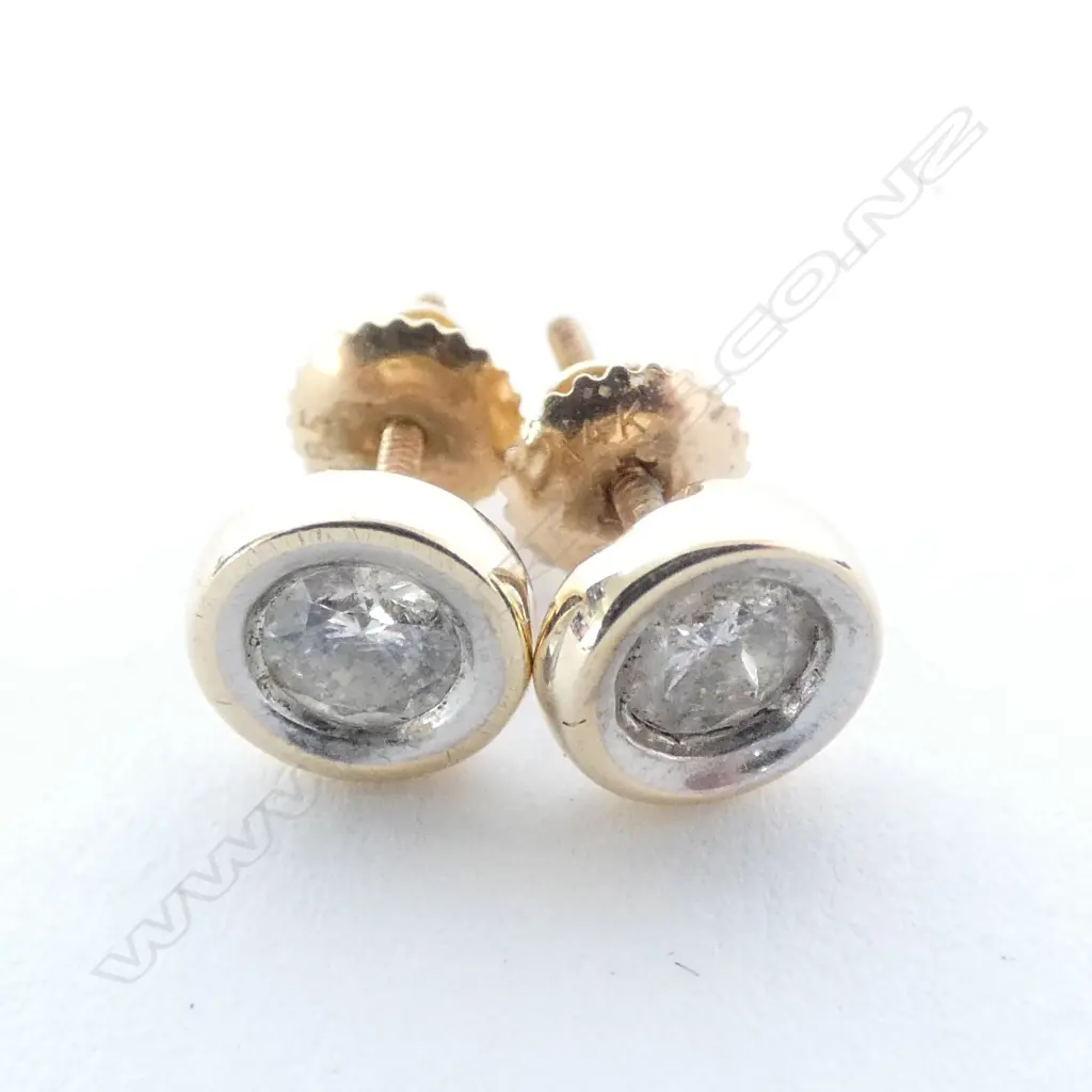 PAIR 14CT GOLD AND DIAMOND STUD EARRINGS (APPROX. 0.25CT EACH EARRING) Image 1++