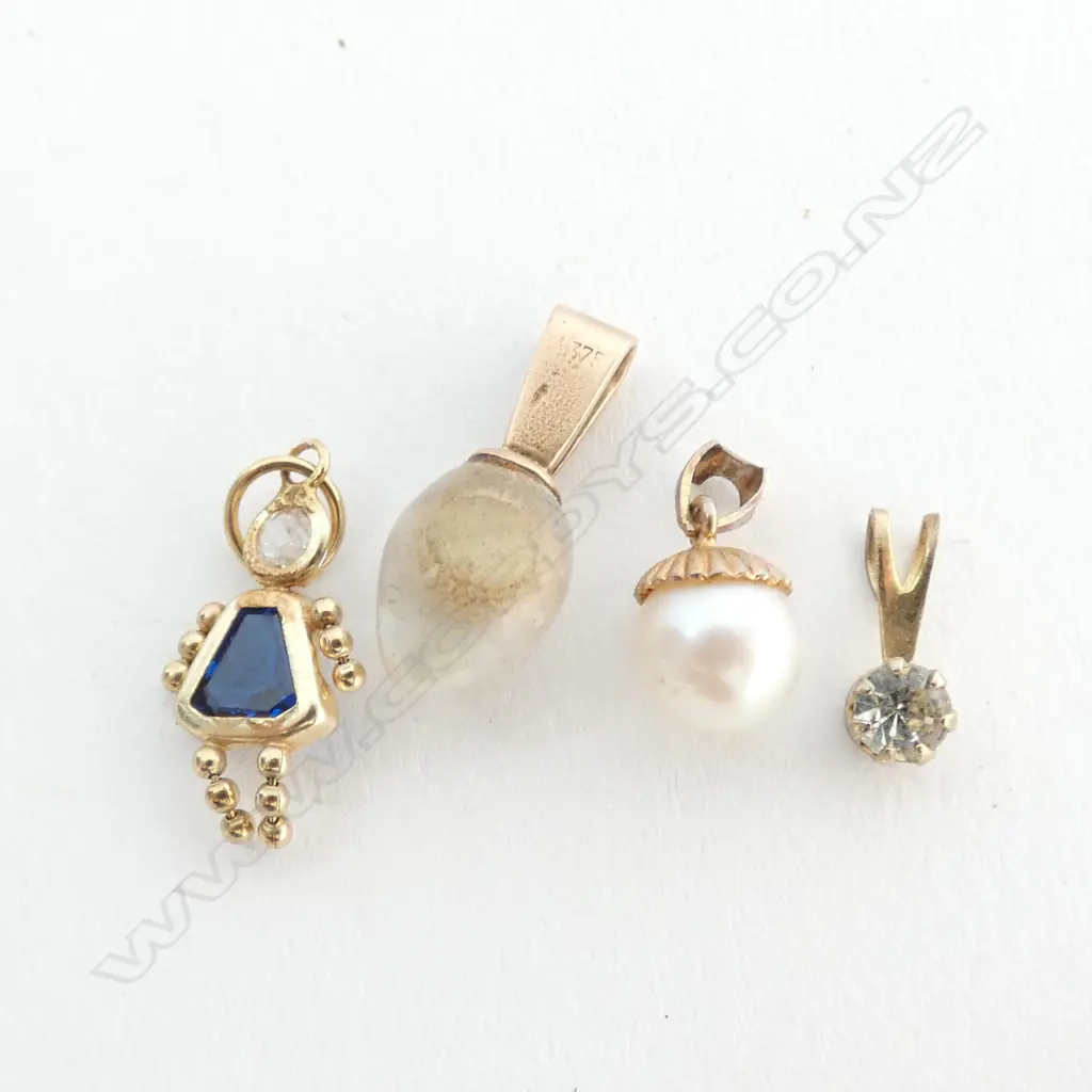 PENDANTS (FOUR) ALL SET IN 9ct GOLD TW 2.4gm Image 1++