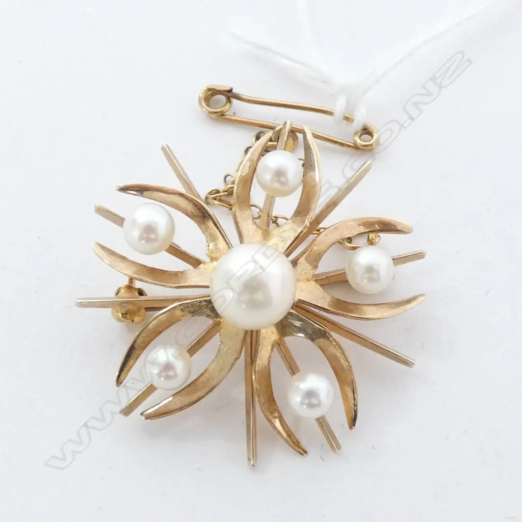 9 CT GOLD & CULTURED PEARL BROOCH  Image 1++