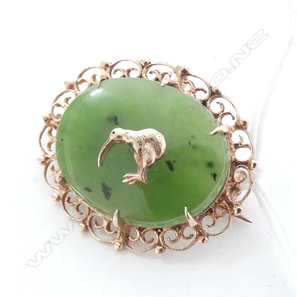 9CT GREENSTONE BROOCH  Image 1++