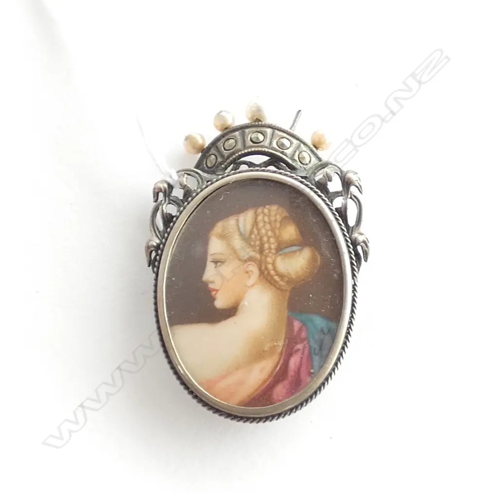 SILVER PAINTED PORTRAIT MINIATURE BROOCH... Image 1++
