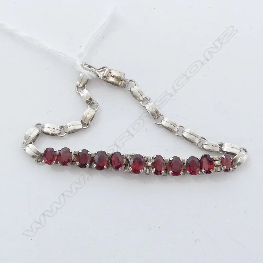 GARNET AND STG SILVER CHAIN BRACELET Image 1++