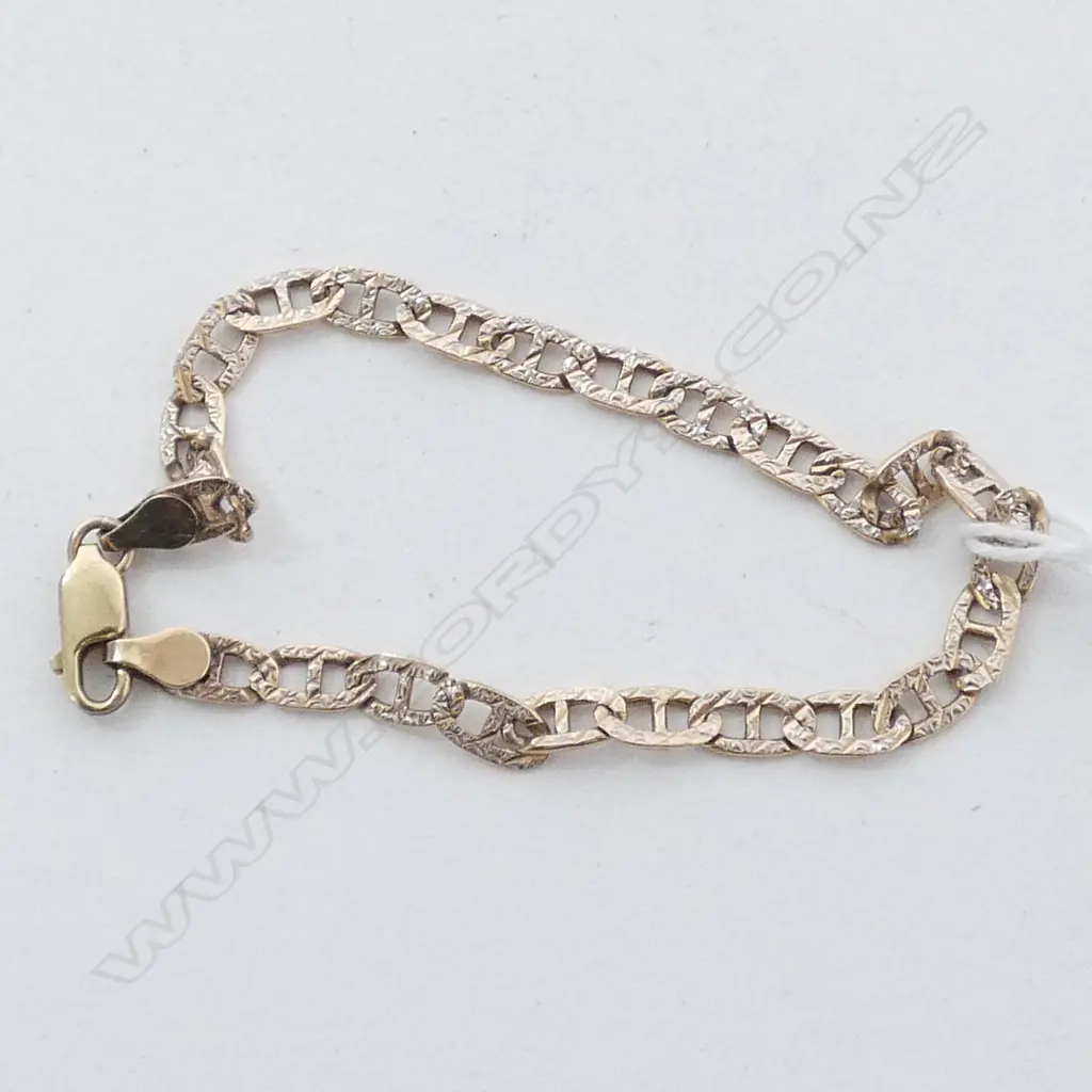 9 CT GOLD BRACELET 4.5 GRAMS Image 1++