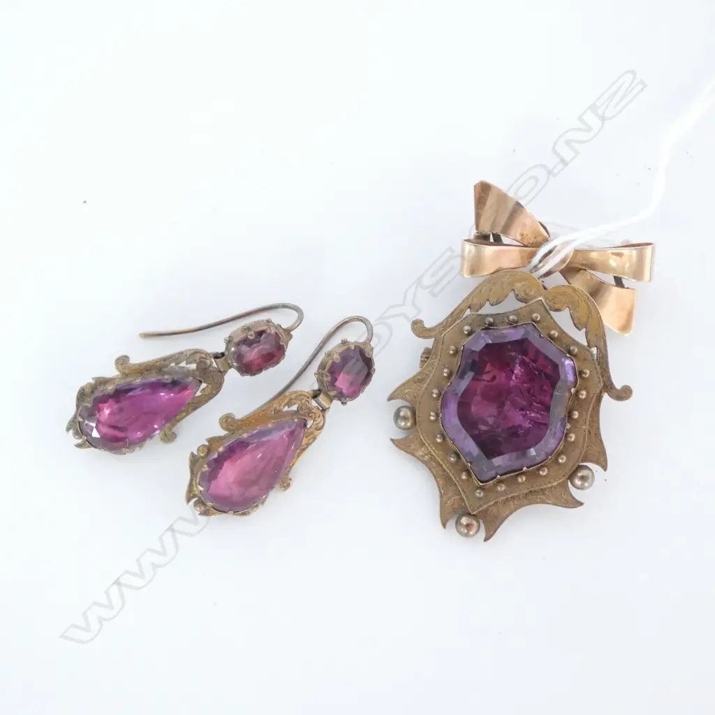 GOLD PLATED SUITE; BROOCH & EARRINGS FOIL BACK GLASS Image 1++