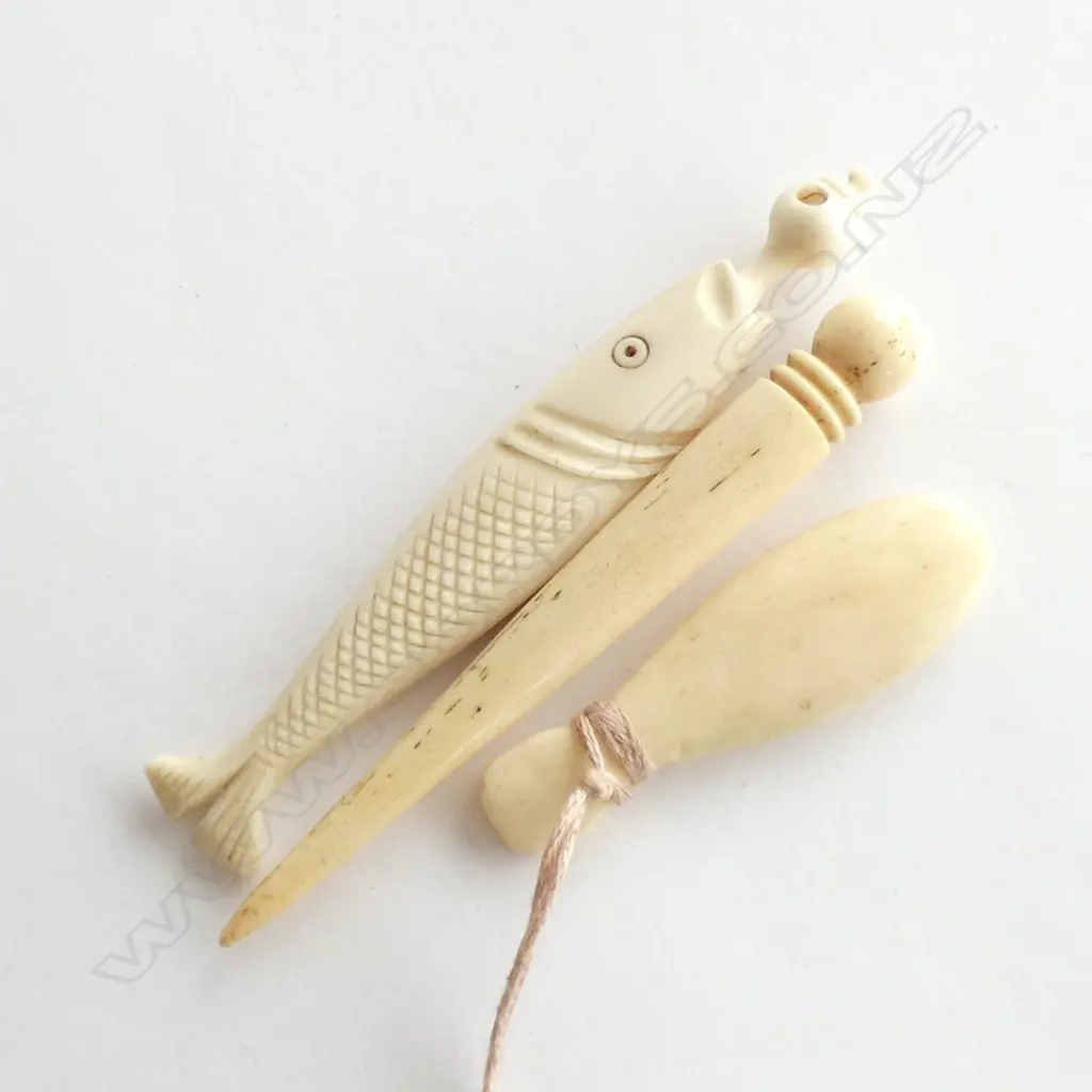 3 OLD SMALL BONE ITEMS: FISH NEEDLE CASE... Image 1++