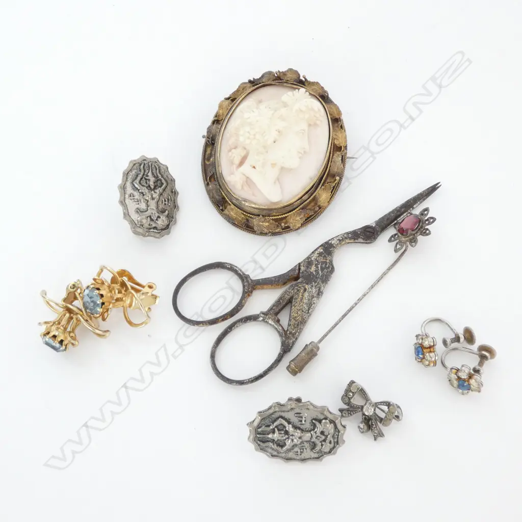 COLLECTION COSTUME JEWELLERY Image 1++