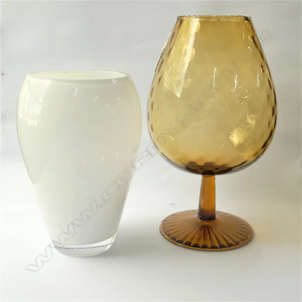 2 RETRO GLASS VASES  Image 1++