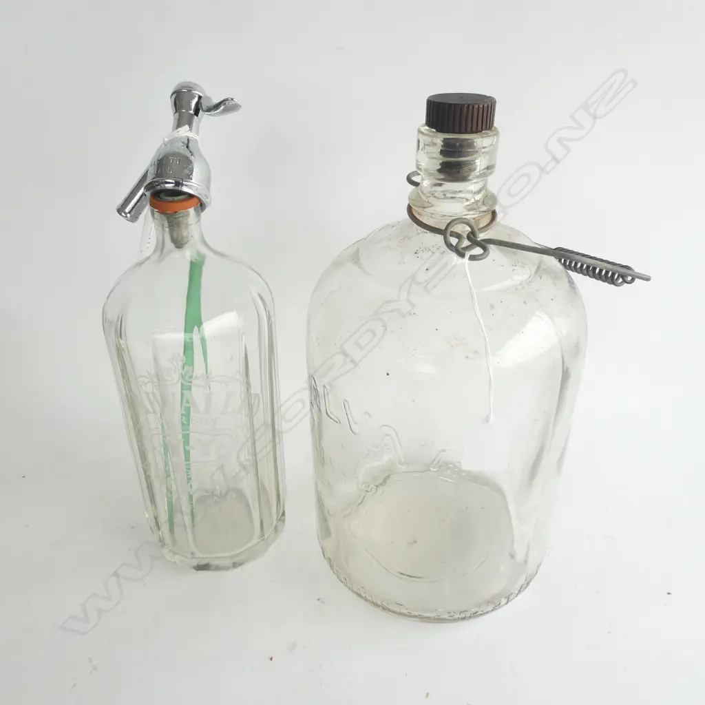 DECO WAI WAI SODA SYPHON + ALVA MINERAL WATER FLAGON H. 320MM Image 1++