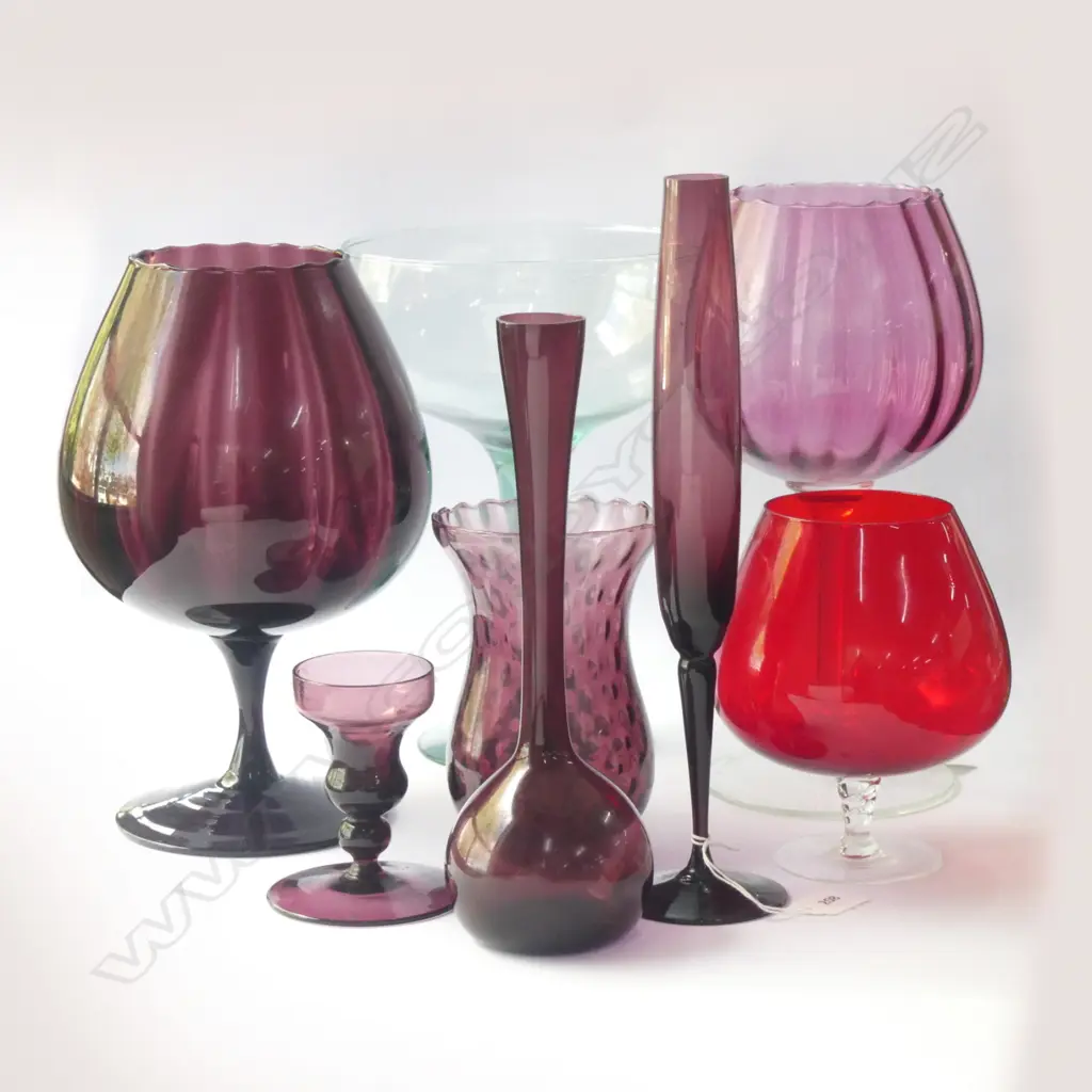 8 PCES COLOURED GLASS Image 1++