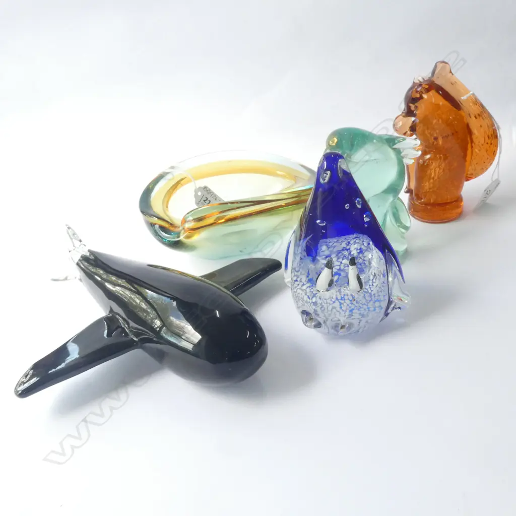 4 GLASS PAPERWEIGHTS INCL. PENGUIN, SQUIRREL C1979 & HEAVY ART GLASS BOWL 170X130MM Image 1++