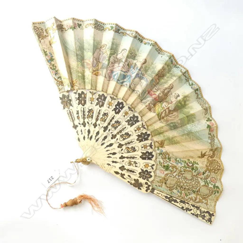 18TH CENTURY FRENCH BONE FRETTED FAN - HAND PAINTED - W. 450MM  Image 1++