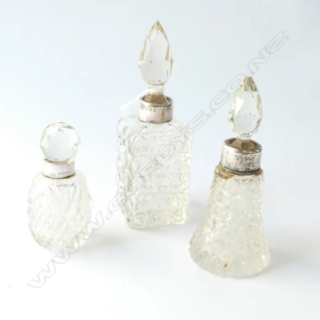 3 STG SILVER PERFUME BOTTLES LONDON 1901 ETC SOME FAULTS H 130 MM Image 1++