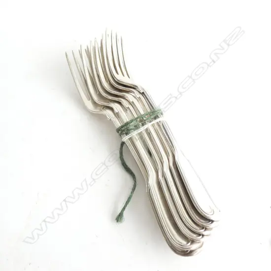 6 SILVER MATCHING FIDDLE-THREAD TABLE FORKS 513GMS