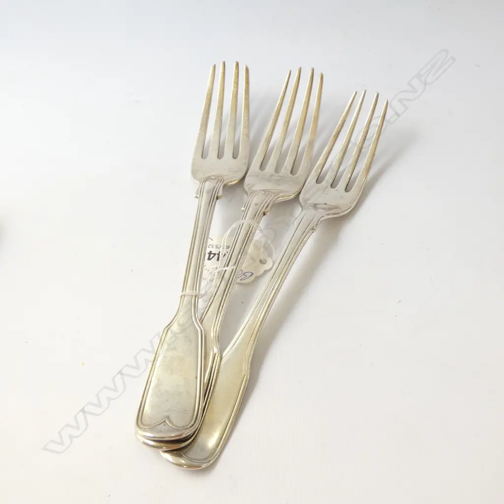 3 19THC SILVER TABLE FORKS FIDDLE & THREAD 255GMS Image 1++