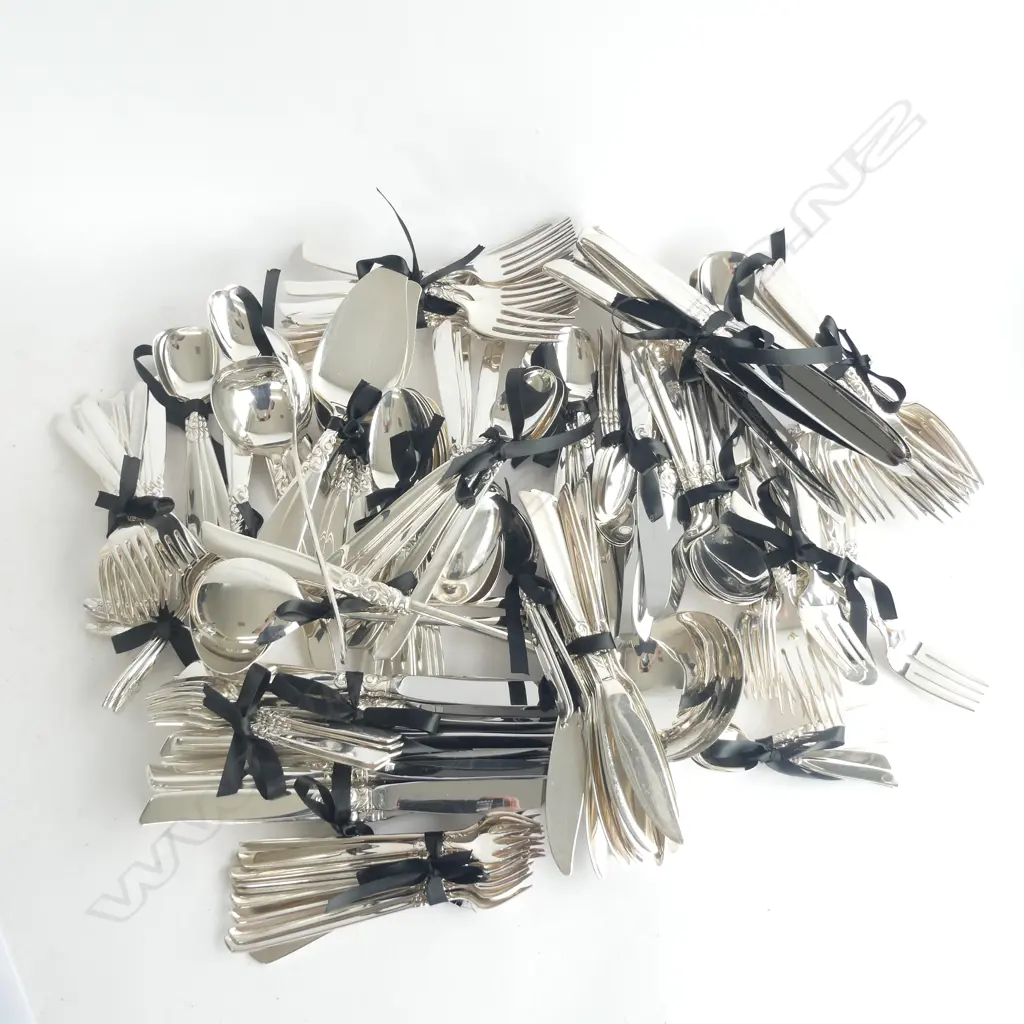 COMPREHENSIVE COLLECTION OF COMMUNITY PLATE CUTLERY Image 1++