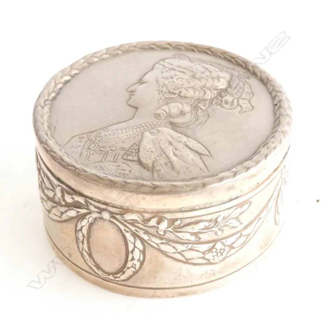 EUROPEAN 930 SILVER WITH BRITISH IMPORT MARKS POWDER BOX 110 GRAMS Image 1++