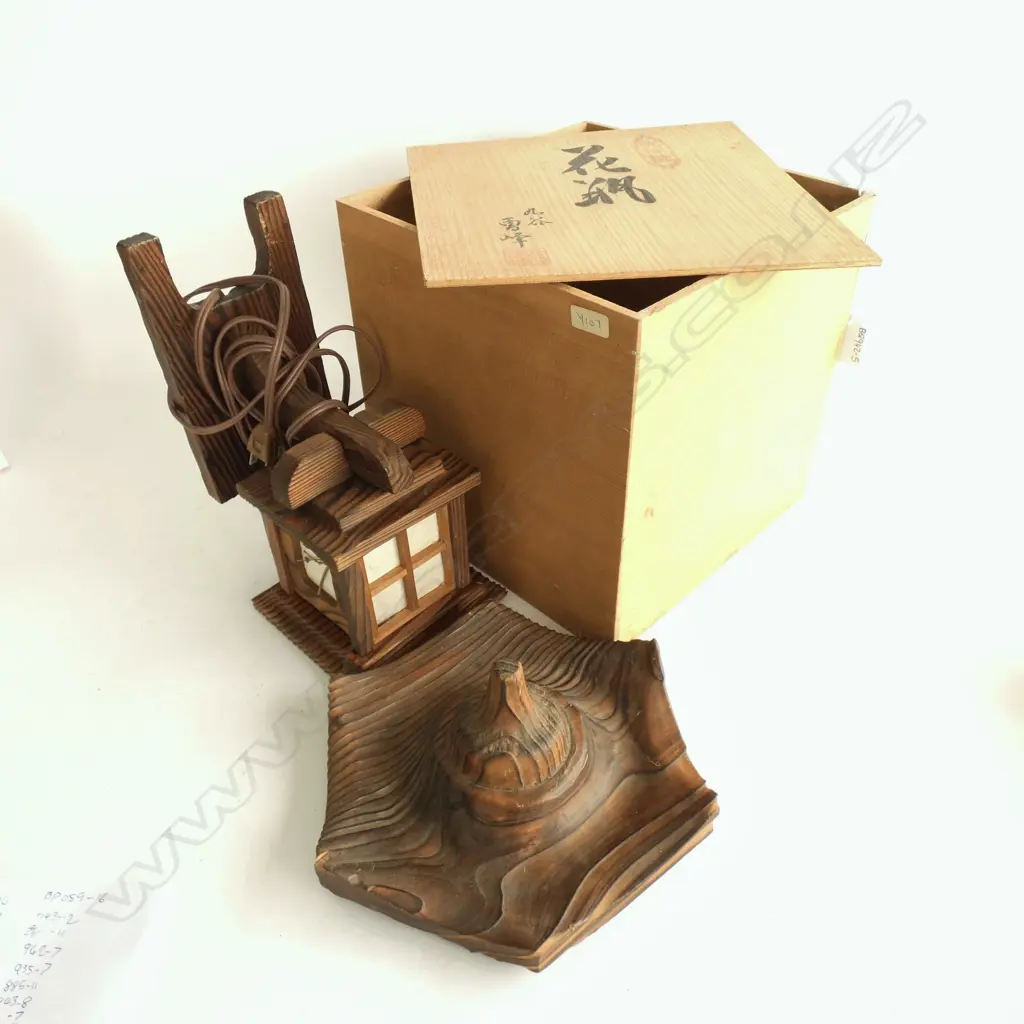 ORIENTAL WOODEN TEMPLE WALL LIGHT - IN WOODEN BOX H. 250MM Image 1++