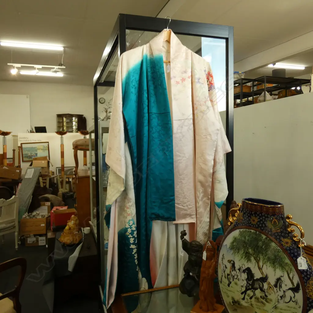 HAND-MADE FURISODE KIMONO WORN BY YOUNG WOMEN AT COMING OF AGE CEREMONIES ETC Image 1++