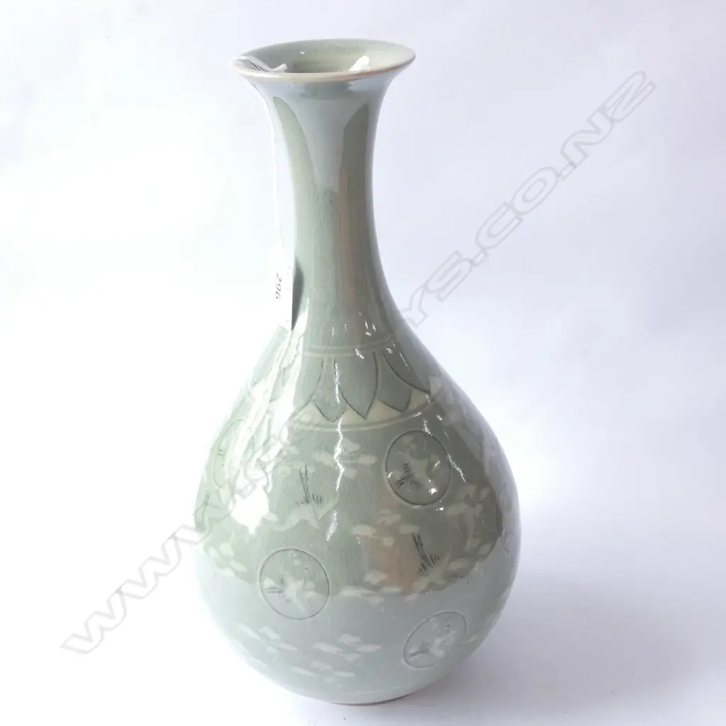 KOREAN IMPERIAL CELADON INCISED-PORCELAIN FLOWER VASE H. 330MM Image 1++