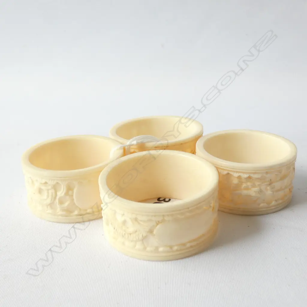 4 CHINESE IVORY CARVED NAPKIN RINGS WITH DRAGON DECORATION Image 1++