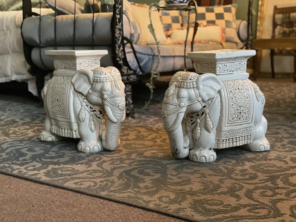 PAIR VINTAGE PORCELAIN STOOL WHITE  ELEPHANT  Image 1++