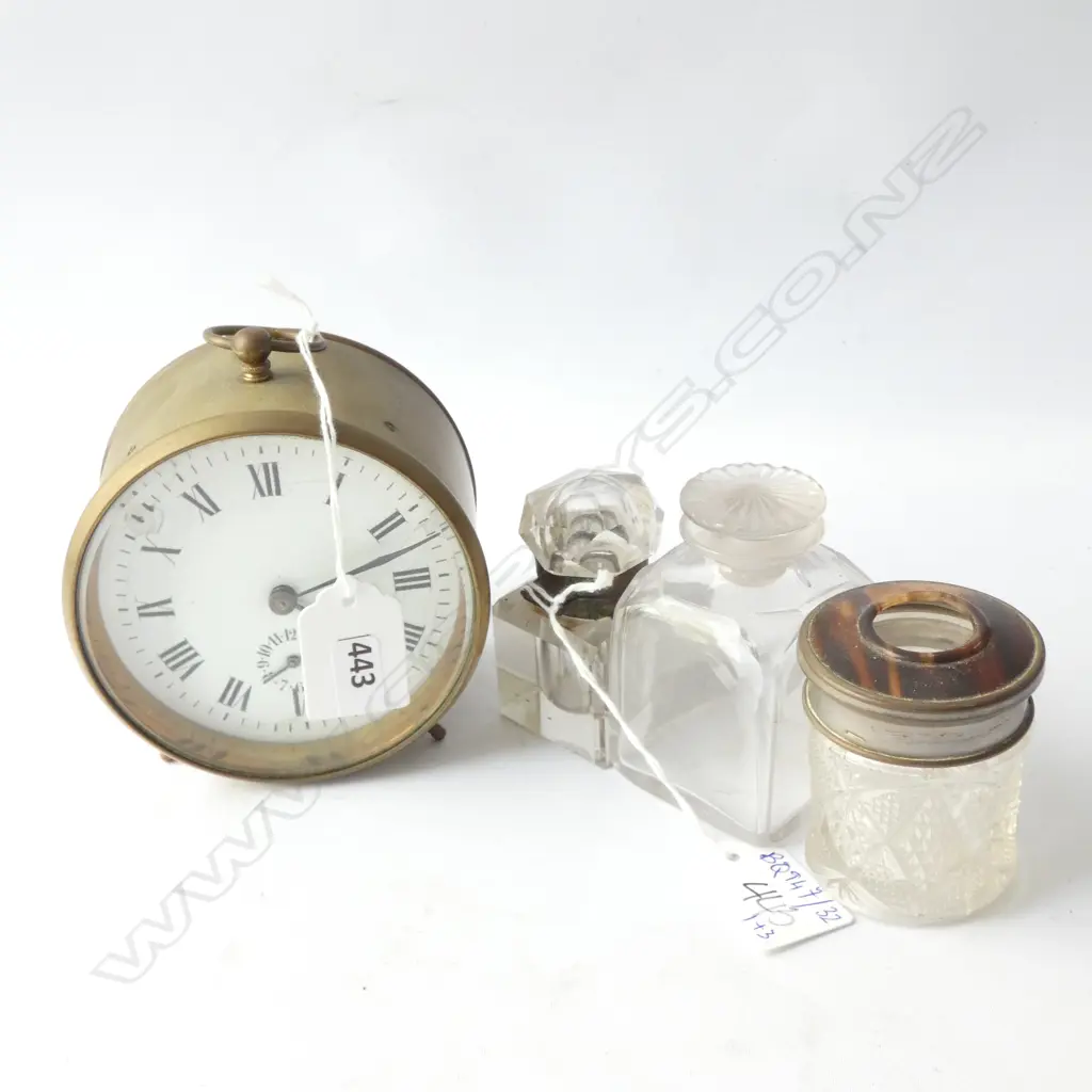 CLOCK + 3 CRYSTAL BOTTLES  Image 1++