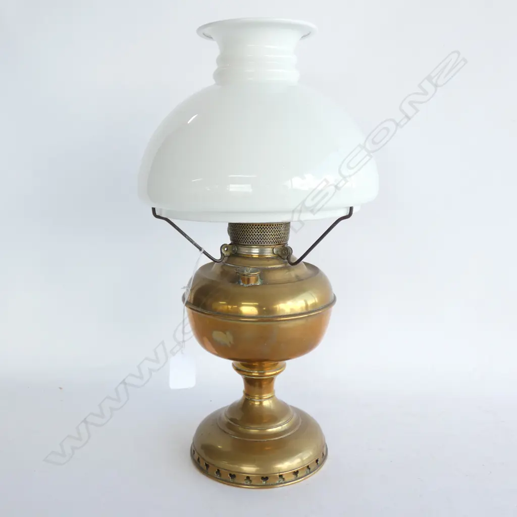 OLD MILLERS VESTAL (USA) BRASS  KEROSENE LAMP & WHITE GLASS SHADE. H. 410MM Image 1++