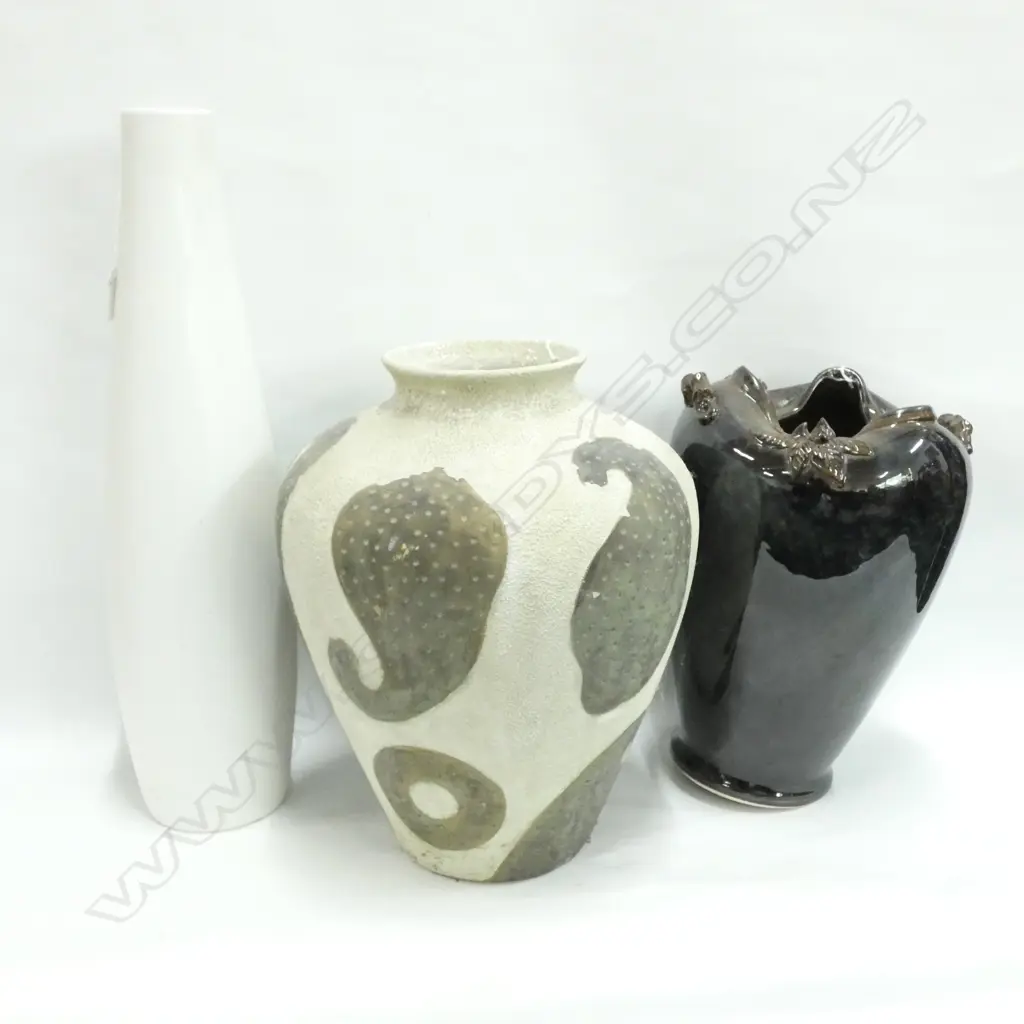 THREE LG POTTERY VASES TALLEST H.560MM Image 1++