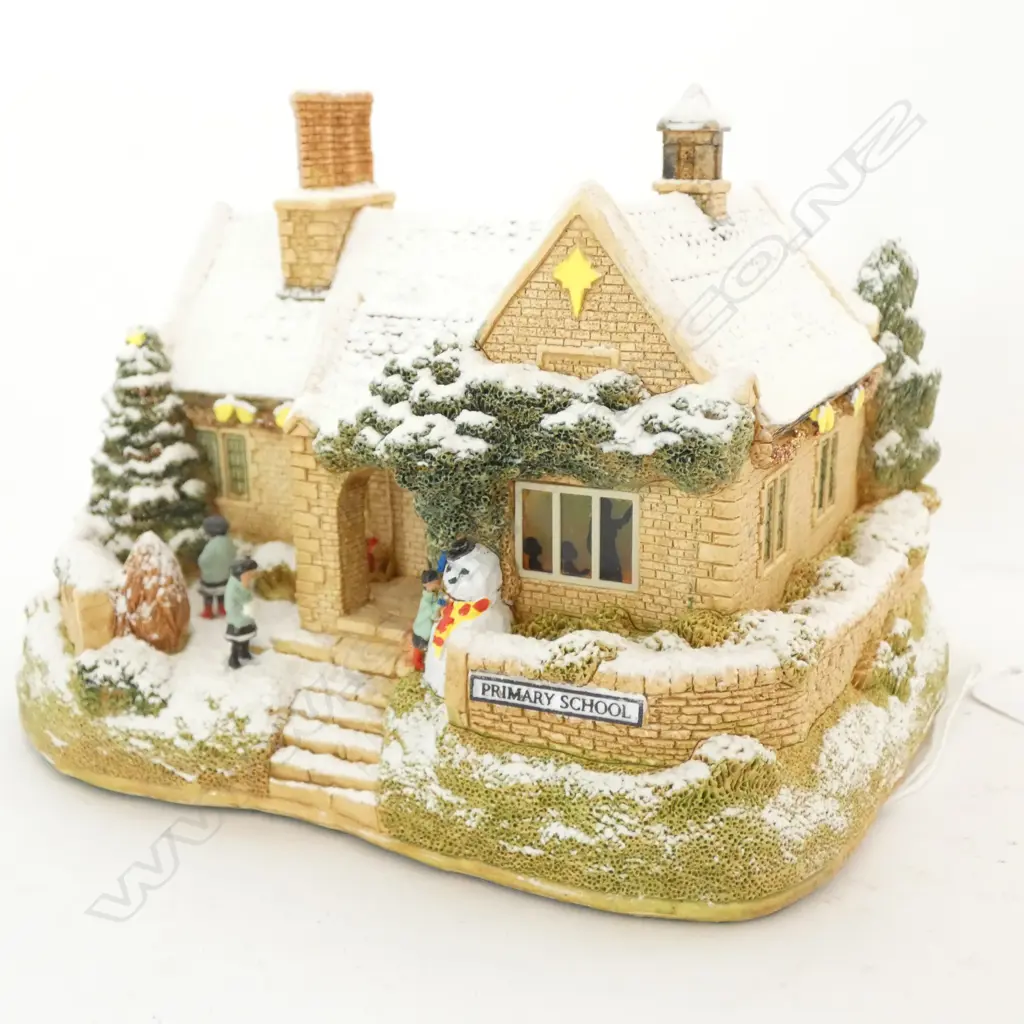 LILLIPUT LANE - BATTERY OPERATED 'SCHOOL'S OUT FOR CHRISTMAS' - WITH BOX & CERTIFICATE Image 1++