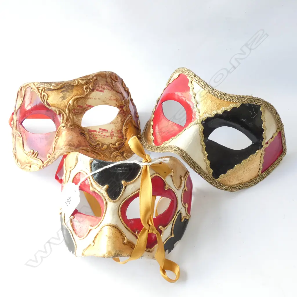 3 VENETIAN MASKS W. 170MM Image 1++